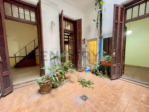 Departamento de 3 ambientes en edificio histórico, excelente ubicación