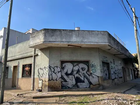 Casa 5 ambientes + Local en venta en San Andres