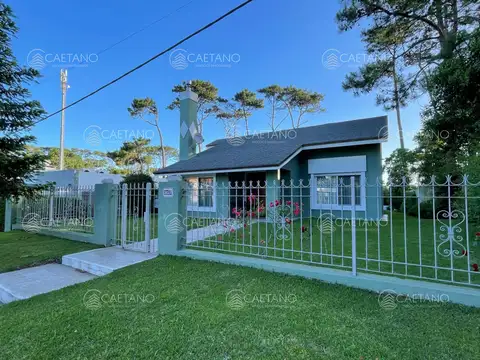 Casa en barrio Pinares 