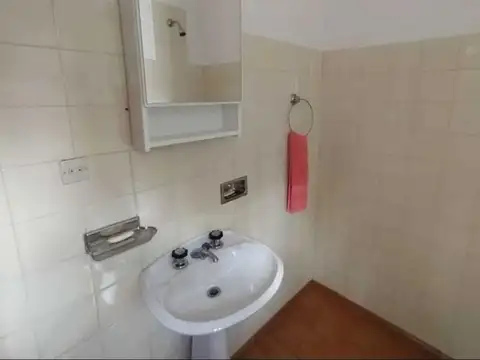 Casa 2 ambientes con 2 baños