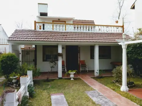 Casa en venta - 3 Dormitorios 2 Baños - San Bernardo del Tuyú