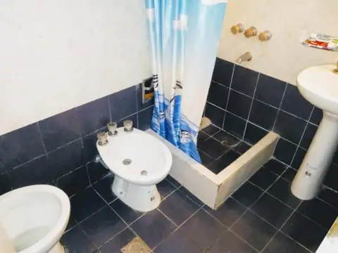 Casa en venta - 3 Dormitorios 2 Baños - San Bernardo del Tuyú