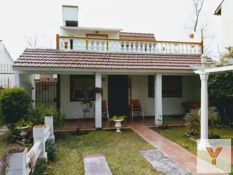 Casa en venta - 3 Dormitorios 2 Baños - San Bernardo del Tuyú