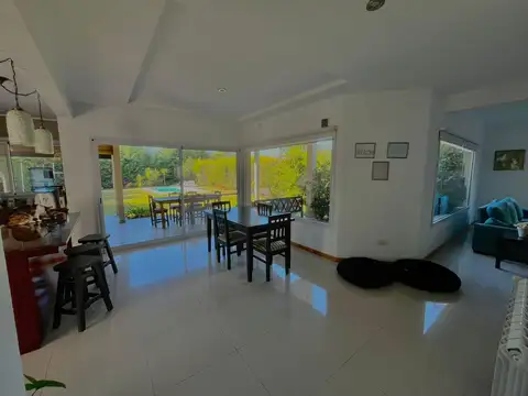 Casa en Venta con 4 cocheras