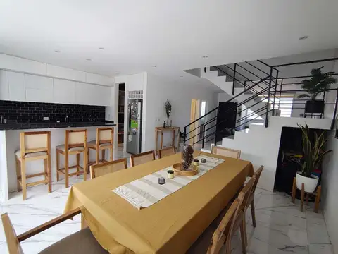 CASA 5 AMB EN VENTA VILLA BALLESTER PATIO TERRAZA