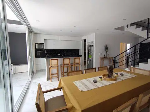 CASA 5 AMB EN VENTA VILLA BALLESTER PATIO TERRAZA