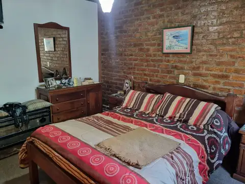 Casa 8 ambientes con 3 baños