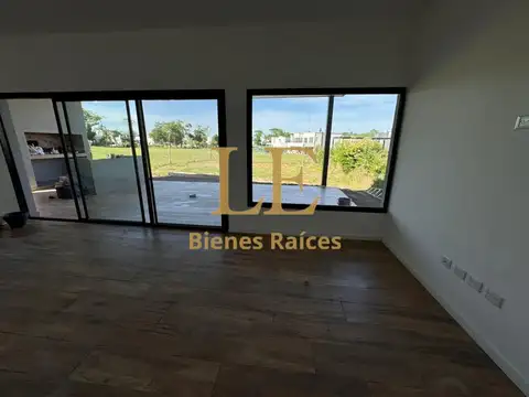 Casa en Venta en Pilar del Este - Santa Lucia, USD 200.000