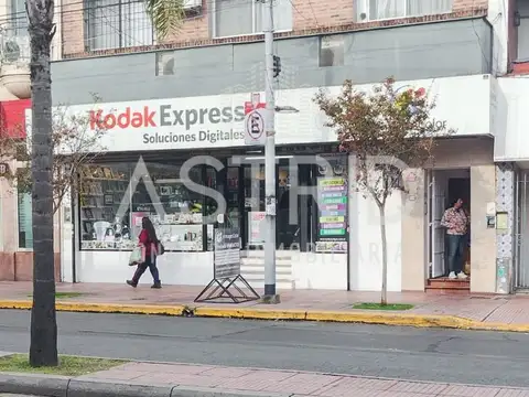 Venta de local en el centro de Tigre, lote apto edificio