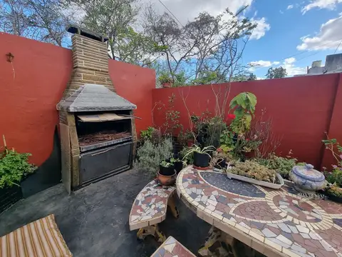 VENTA CASA MULTIFAMILIAR RAMOS MEJIA CON COCHERA