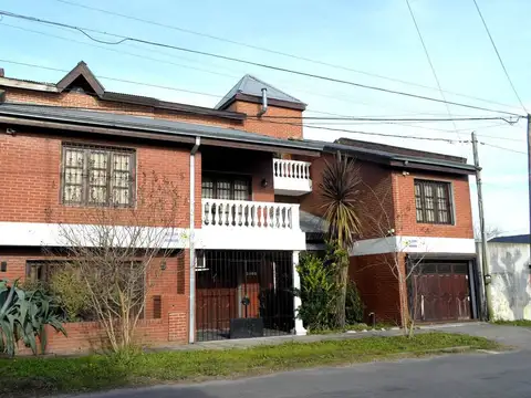 CASA EN VENTA LA PLATA 6 DORMITORIOS PILETA 650m2