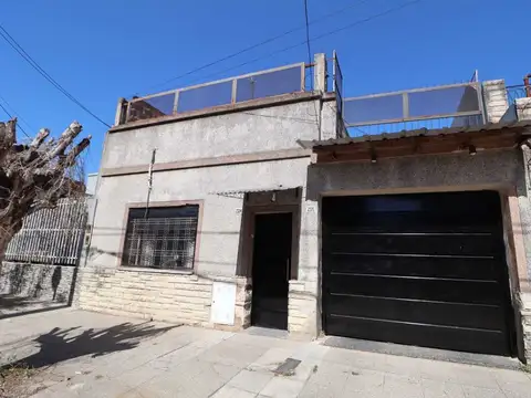 CASA 3 AMBIENTES CON TERRAZA Y DOS COCHERAS