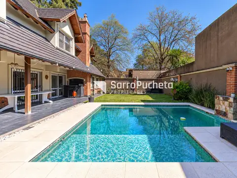 Venta casa 6 ambientes con pileta en Castelar Norte