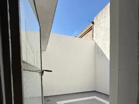 PH 3 amb, planta baja fondo, luminoso, patio, lavadero, mts foco comercial Av Nazca