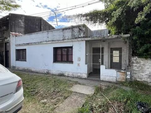 Casa en venta 2 dormitorios. Aplio terreno.