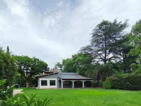 Casa en Venta con 2 cocheras