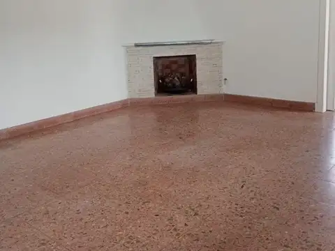ALQUILER PH TIPO CASA  4 AMB. PA