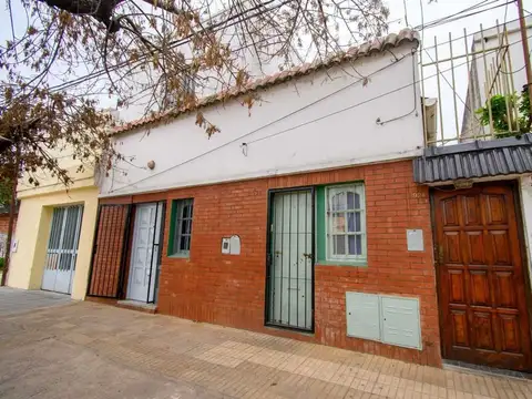 Casa al frente 2 Dorm - Barrio Roma