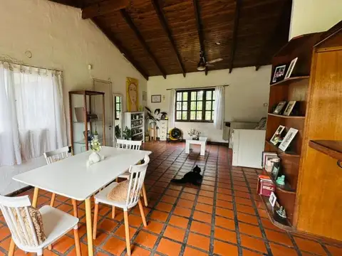 CASA EN VENTA 2 DORMITORIOS COCHERA PATIO PILETA