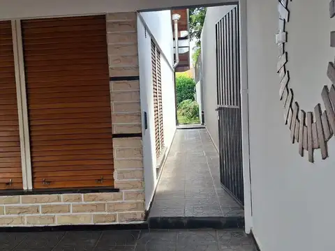 Casa en Alquiler con 1 cochera