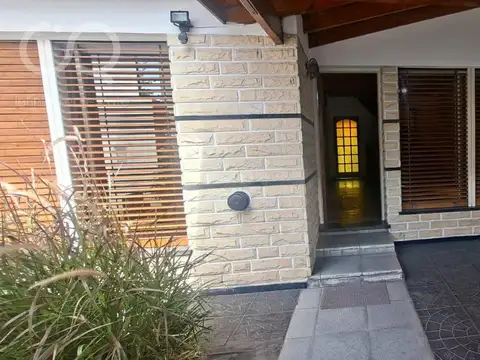 Av. Bernardo Ader al 200