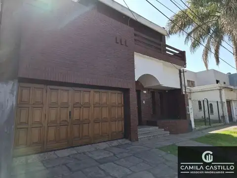 Casa en venta de 4 dormitorios c/ cochera en Ituzaingó Norte