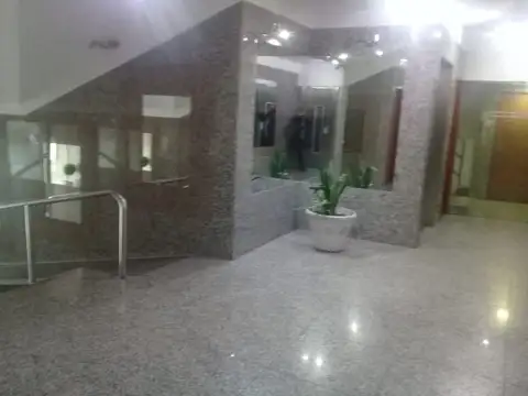 Excelente departamento 4 ambientes con cochera y baulera