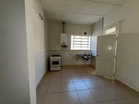 Buenos aires 5500, casa amplia de 2 dormitorios mas comodín.