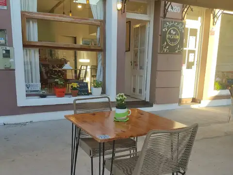 CAFETERÍA LISTA PARA EMPRENDER - amueblada, habilitada y funcionando. EXCELENTE UBICACIÓN.