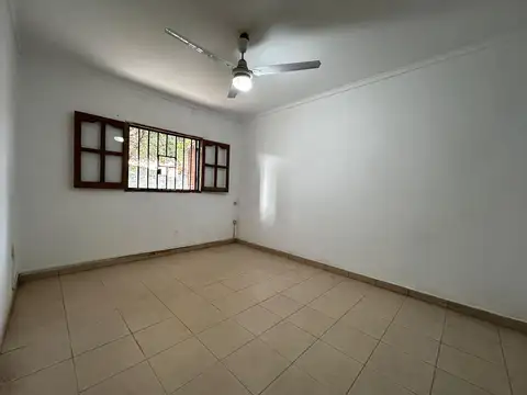 Casa en Alquiler con 1 cochera