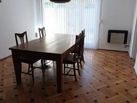 Alquiler anual  (Casa con excelente ubicacion en Acassuso)