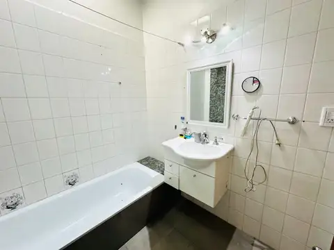 CASA EN VENTA 4 AMBIENTES  PERMUTA