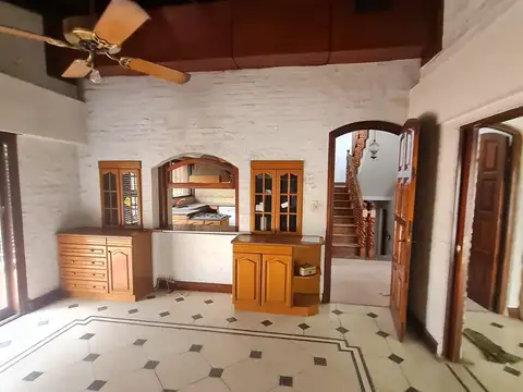 Casa 6 ambientes con 4 baños