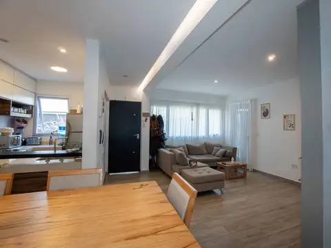 Depto Tipo Casa en Venta con 1 cocheras