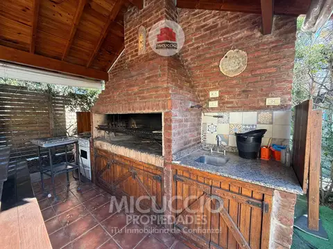 Casa en Venta con 3 cocheras