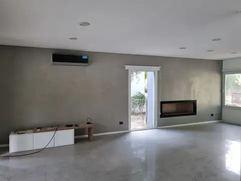 Casa 4 ambientes con 3 baños