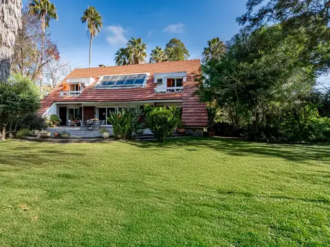 Casa en Venta con 4 cocheras