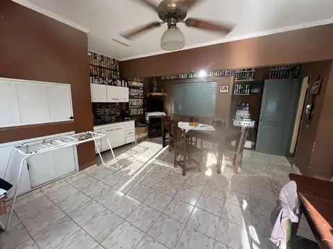 Casa 6 ambientes con 2 baños