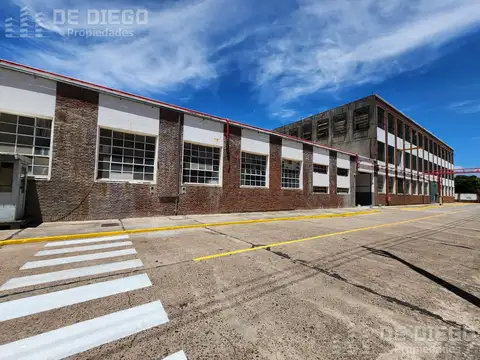 Deposito en venta 484 m2 predio industrial con seguridad Quilmes, apto credito, GBA Sur
