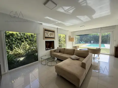 Casa 6 ambientes con 4 baños