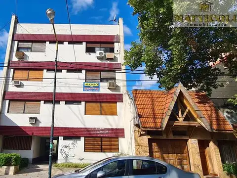 Muy luminoso y amplio departamento  2 ambientes al Frente en Pleno centro de Ballester