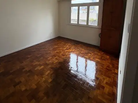 Depto Tipo Casa en Venta en Chacarita, USD 85.000