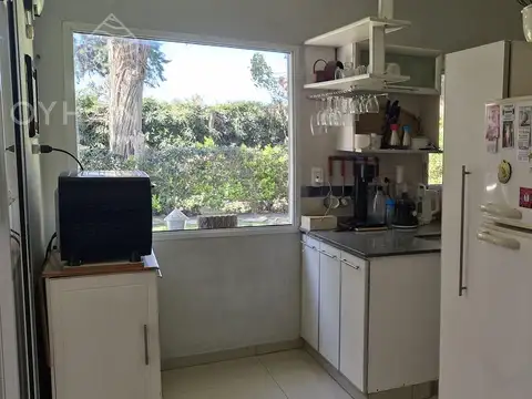 Casa en venta sobre un solo lote en el Country Banco Provincia