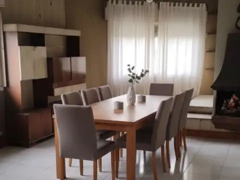 Casa en Venta con 3 cocheras