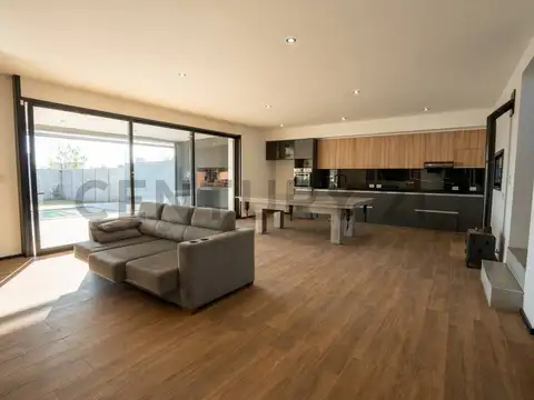 Casa en Venta en City Bell, Partido de La Plata