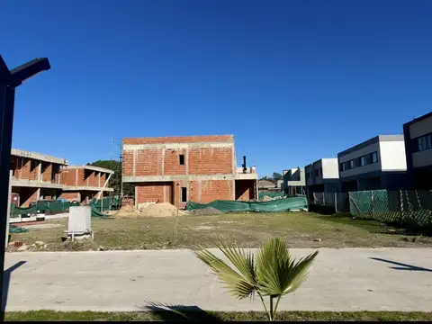 Terreno en Venta 25  mts Fondo