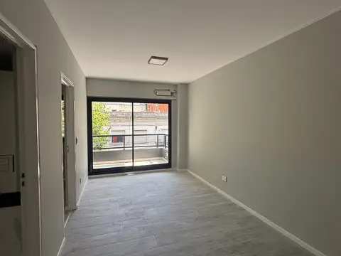 Jose Bonifacio 100, Piso 2