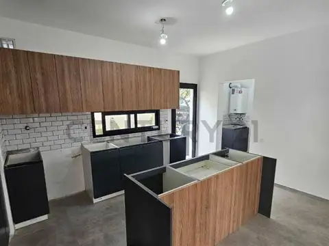 Casa 5 ambientes con 3 baños