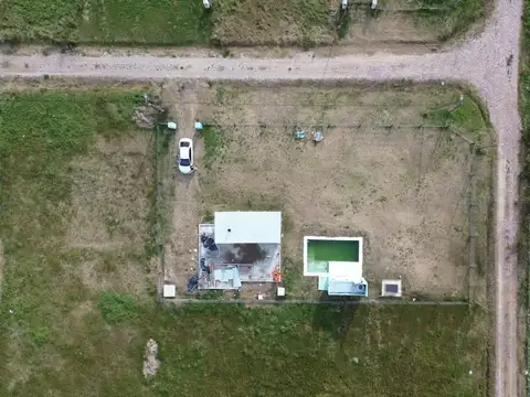 LOTE DE 951 MT2 con piscina, parrilla, bases y mejoras!