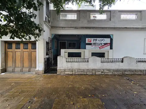 Casa en alquiler, para uso comercial, en Lanús Oeste